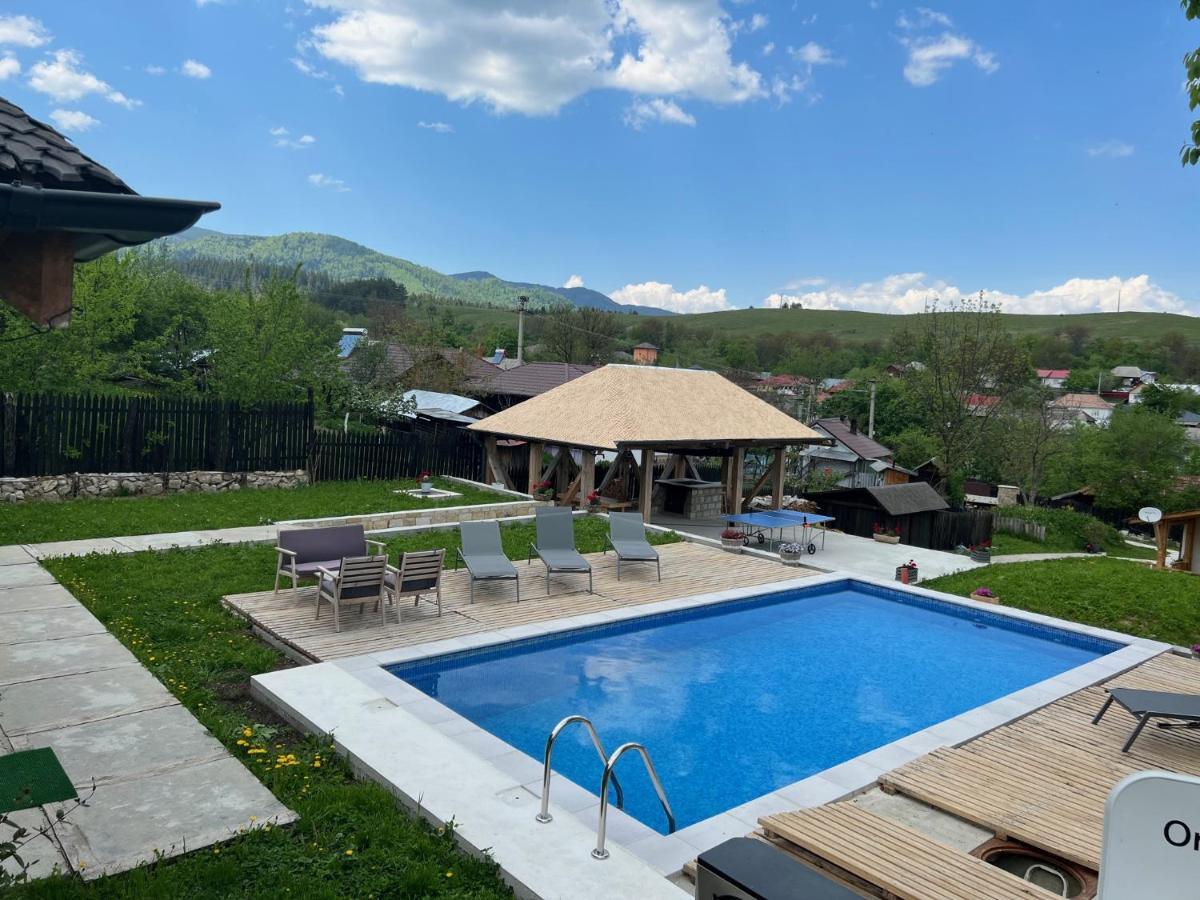 Villa Casa Thymus Soveja Exterior foto
